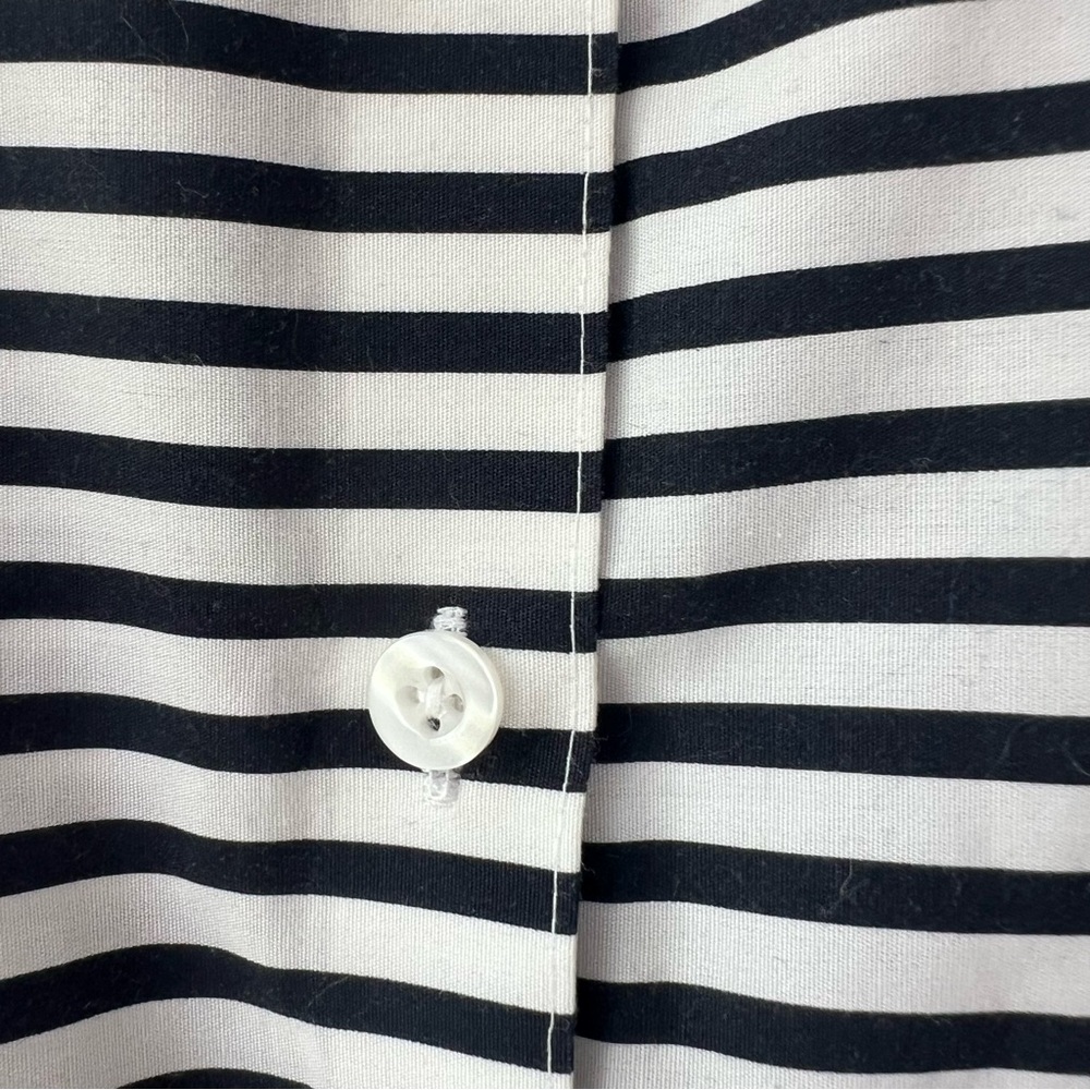 Chico’s black and white striped sleeveless button front top size 3 - Picture 6 of 7